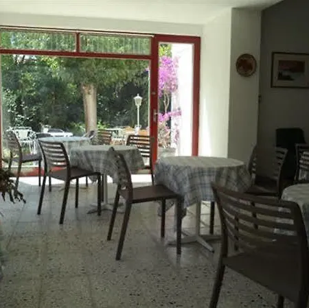 Cruz Hotel Tossa de Mar